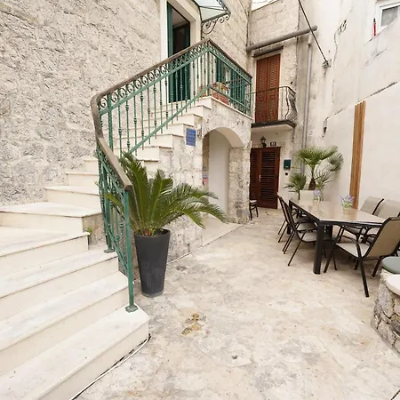 Iron Gates Appartement *