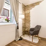 Apartment Iron Gates *