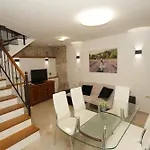 Apartment Iron Gates