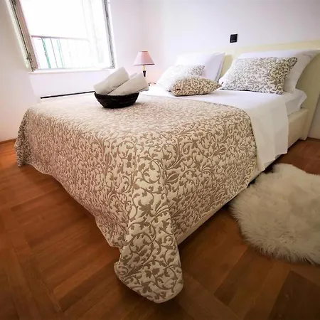 アパート Iron Gates