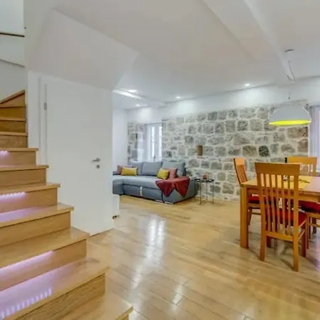 Iron Gates Apartment